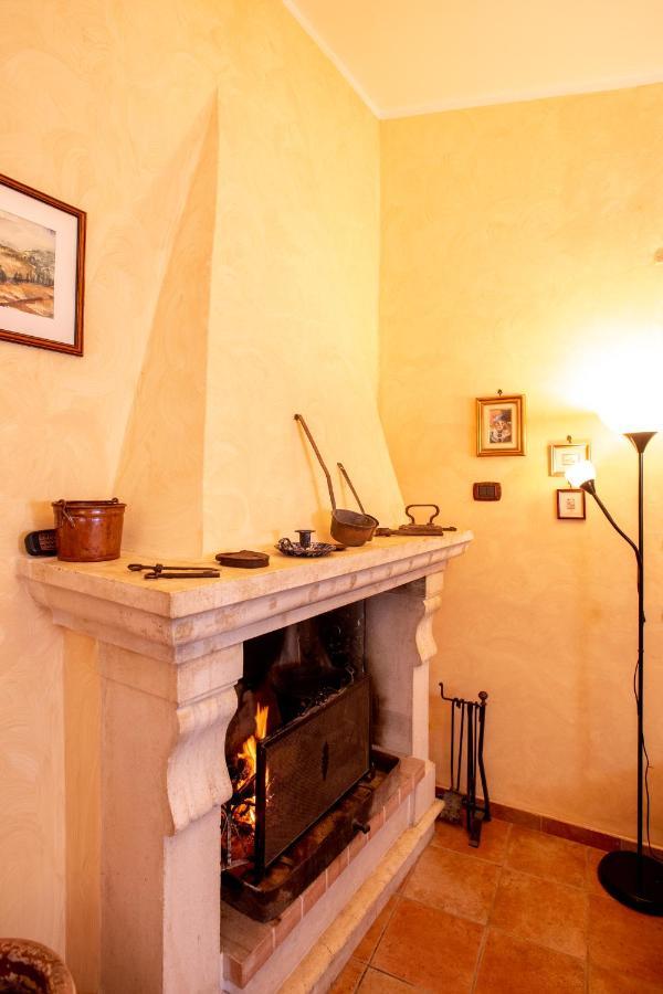 Villa Relax Nell' Antico Borgo Casperia Exterior foto