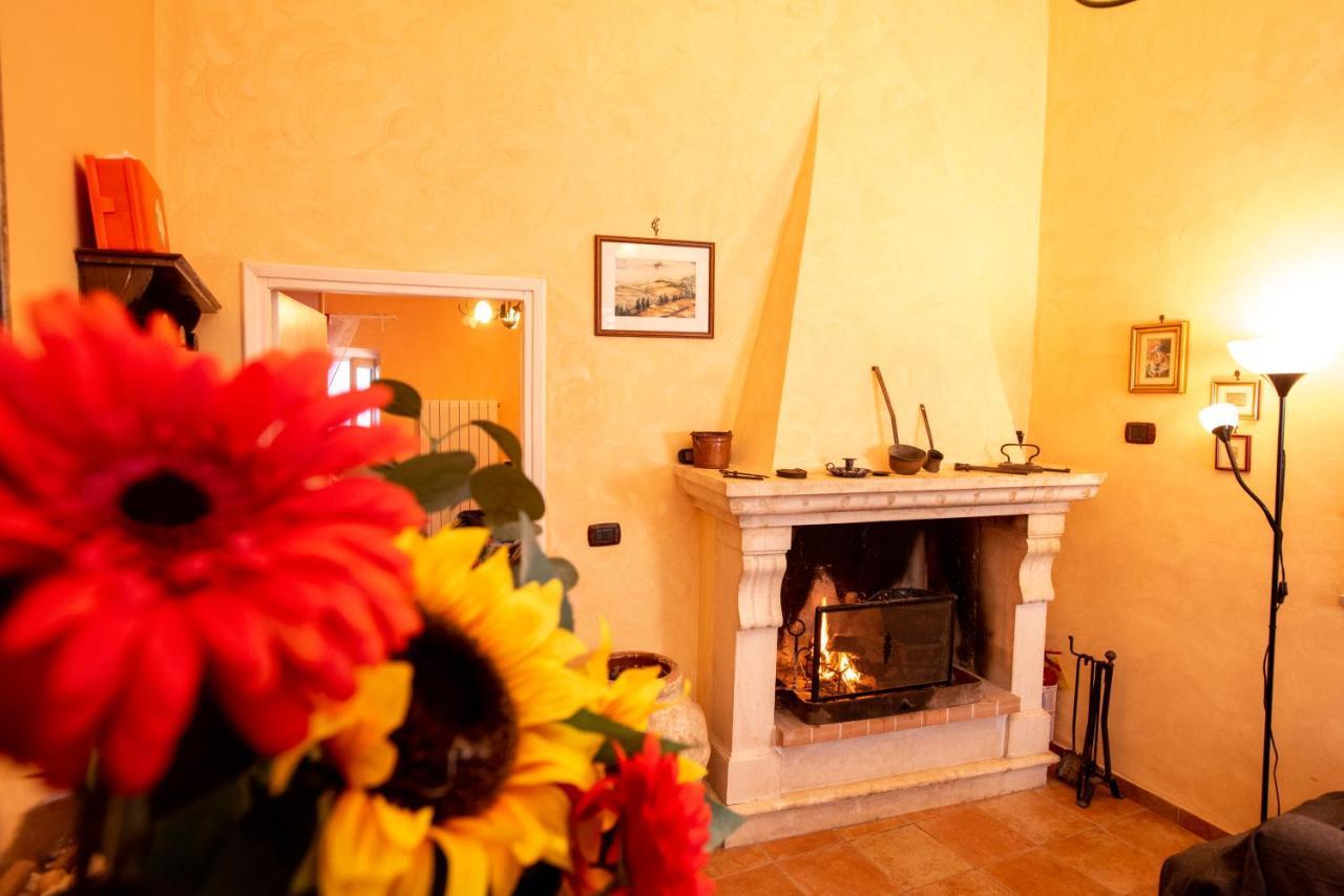 Villa Relax Nell' Antico Borgo Casperia Exterior foto